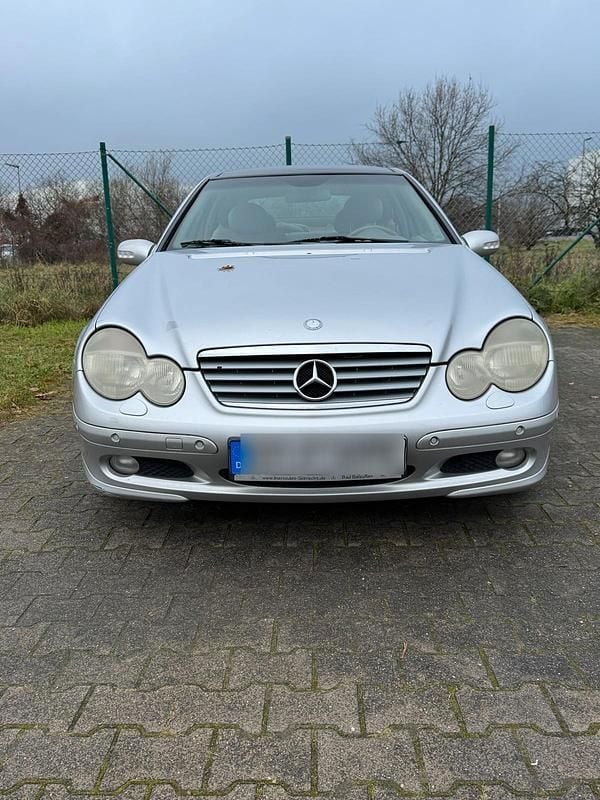 Silber Gebraucht 2002 Mercedes C220 Coupé | 2.800 € (Teuer) - Bild 1/4