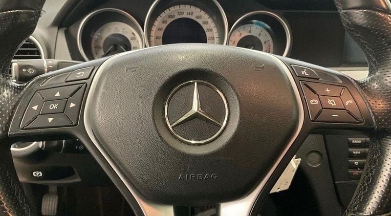 Gebraucht Mercedes C180 156 PS (114 kW) 2013 Schwarz Limousine