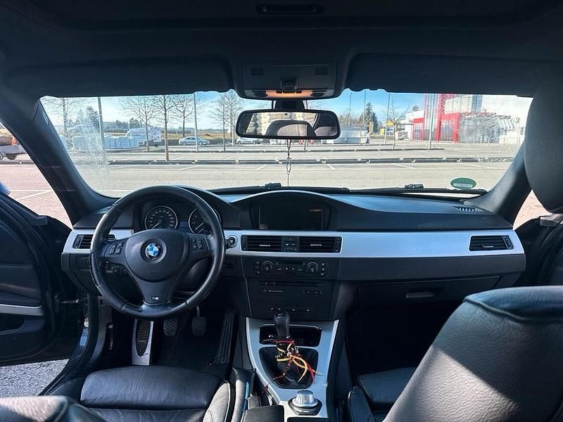 Używany BMW 325 218 KM (160 kW) 2006 Czarny Sedan/Limuzyna