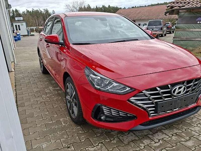 Gebraucht Hyundai i30 Trend 120 PS (88 kW) 2023 Engine red / sol Kleinwagen