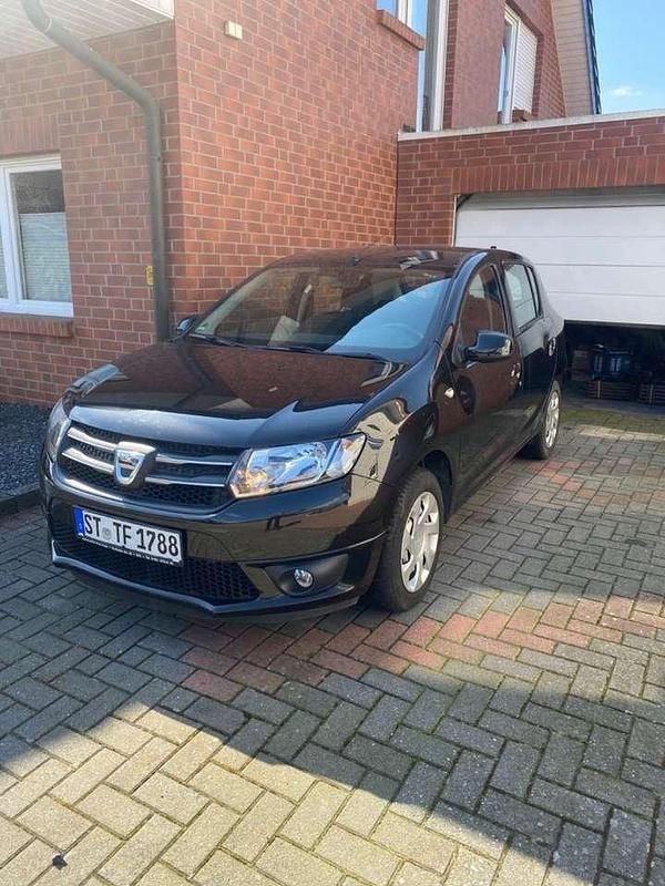 Schwarz Gebraucht 2016 Dacia Sandero Lauréate Kleinwagen | 4.700 € (Superpreis) - Bild 1/4