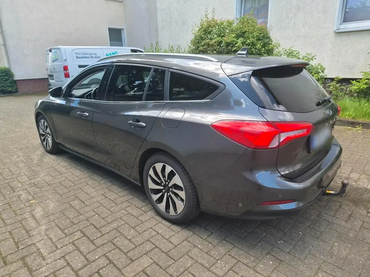 Gebraucht Ford Focus 120 PS (88 kW) 2018 Grau Kombi