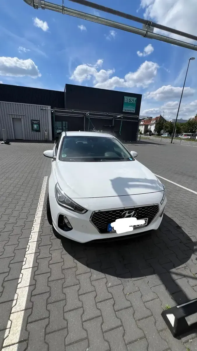 Gebraucht Hyundai i30 Comfort 99 PS (72 kW) 2017 Weiß Limousine