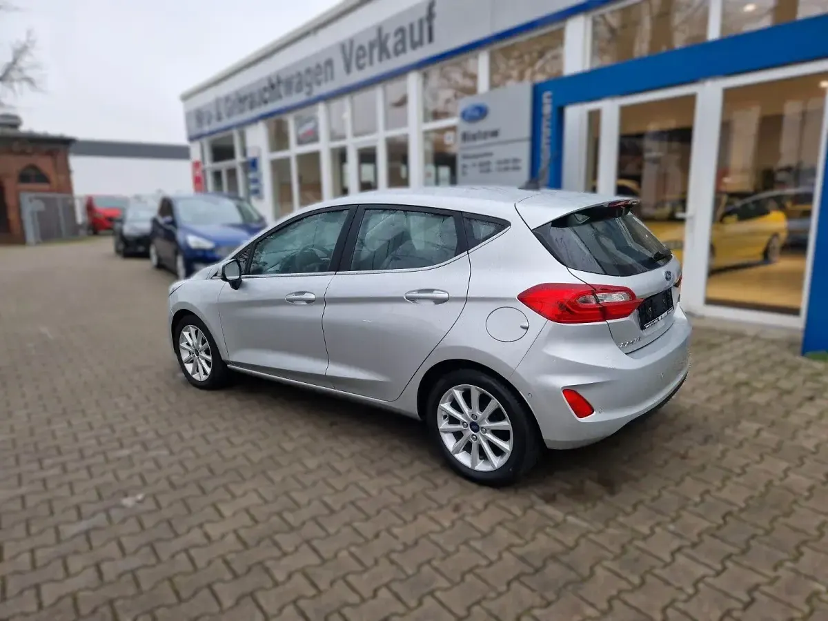 Gebraucht Ford Fiesta Titanium 101 PS (74 kW) 2020 Silber Limousine