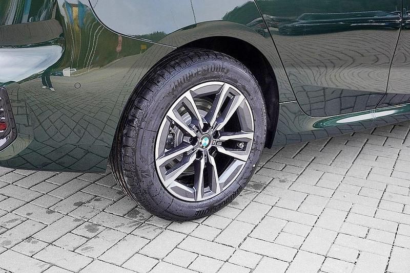 Gebraucht BMW 220 Active Tourer M Sport 170 PS (125 kW) 2026 Sanremo green metallic Van / Kleinbus