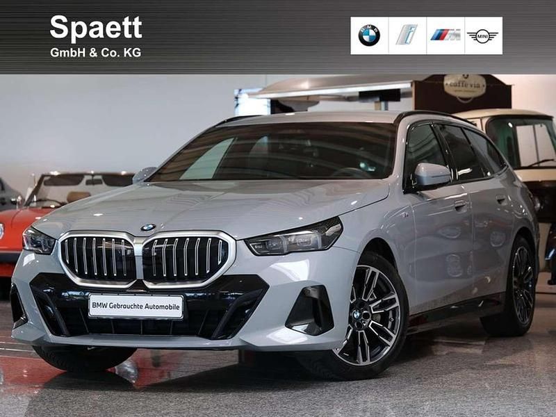 Brooklyn grau metallic Gebraucht 2024 BMW 540 M Sport Kombi | 65.500 € - Bild 1/4