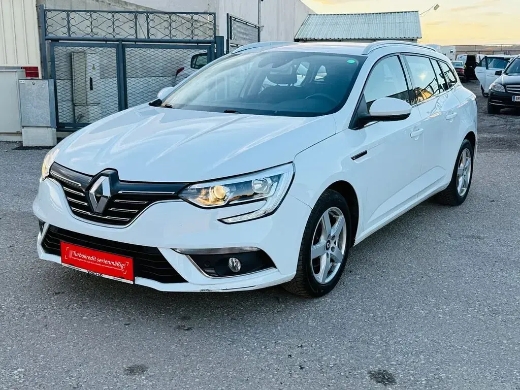 Używany Renault Mégane 110 KM (80 kW) 2017 Biały Sedan/Limuzyna