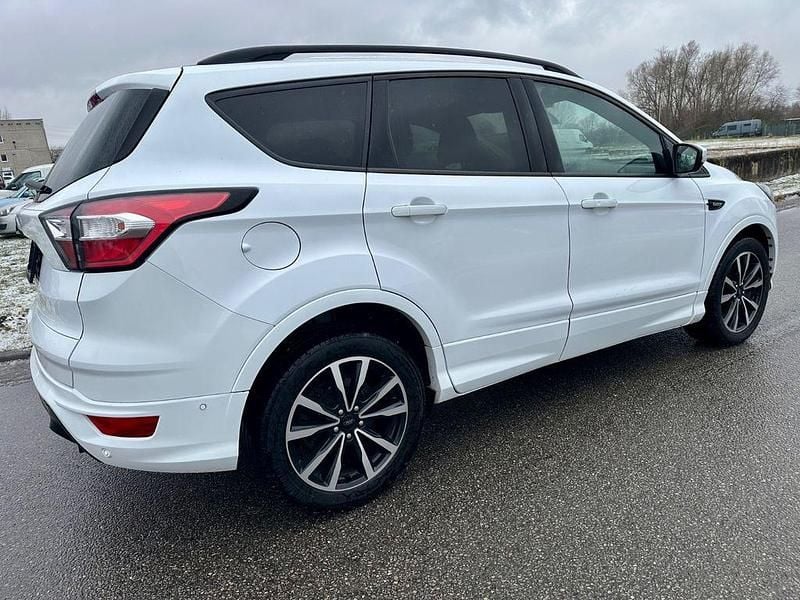 Gebraucht Ford Kuga ST-Line 120 PS (88 kW) 2018 Weiß SUV