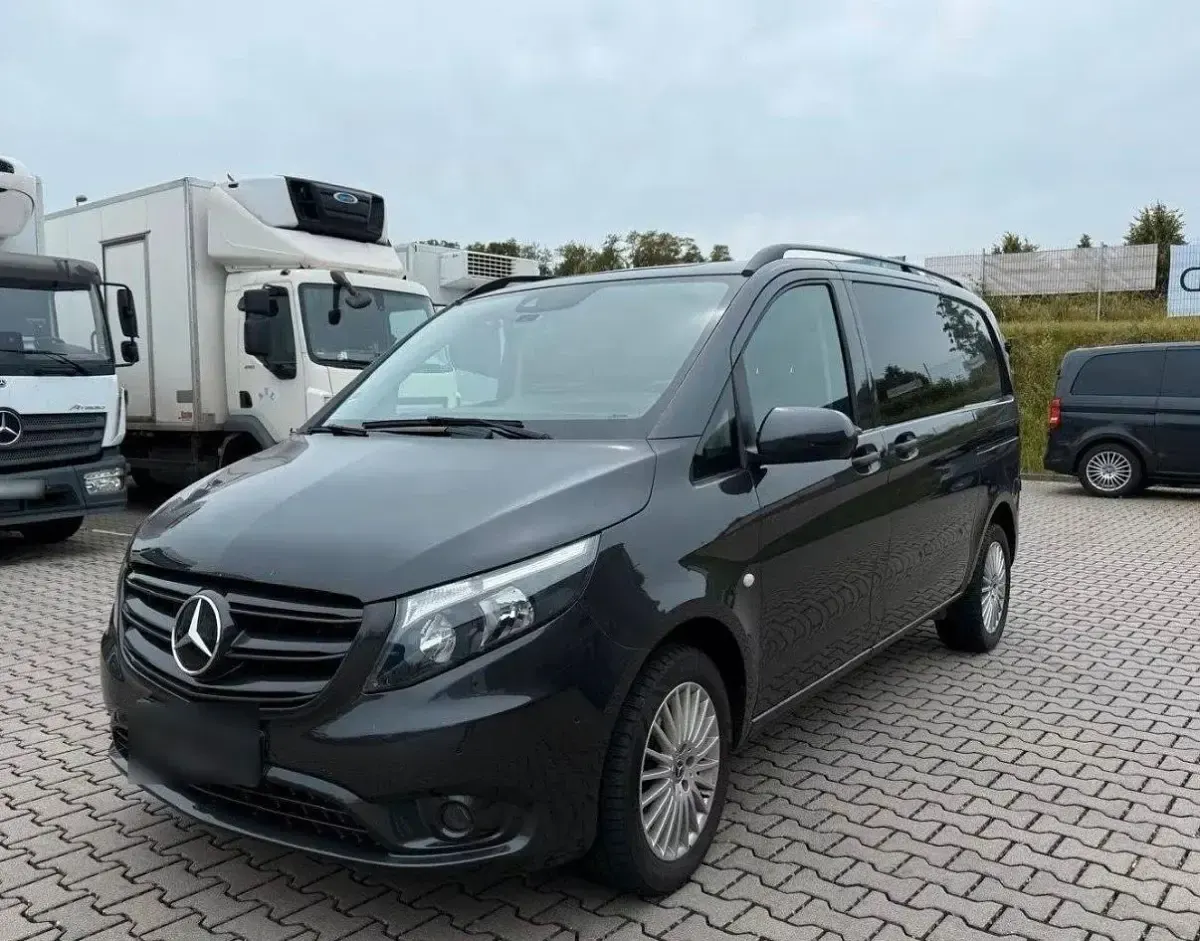 Gebraucht Mercedes Vito 190 PS (139 kW) 2022 Schwarz Van