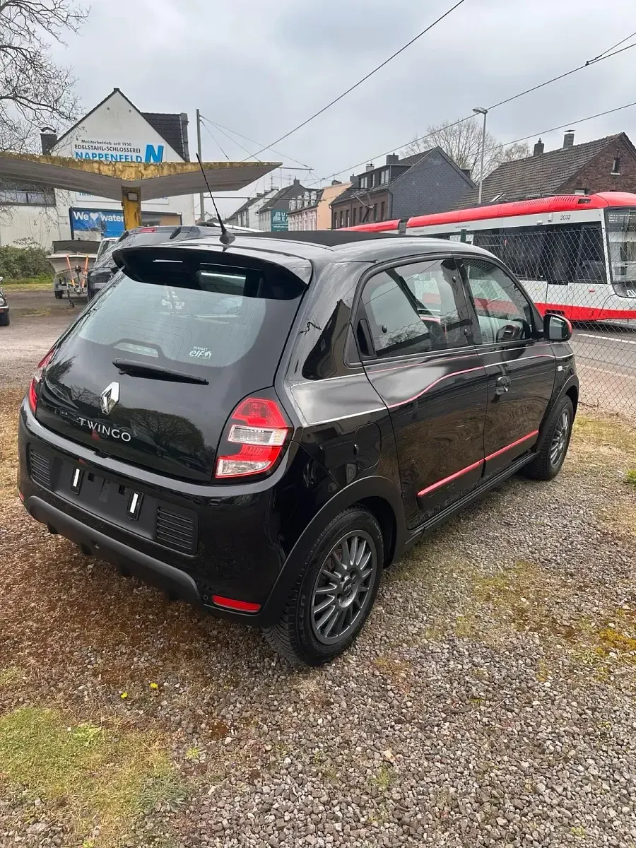 Używany Renault Twingo Luxe 90 KM (66 kW) 2015 Czarny Hatchback