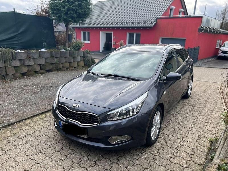 Gebraucht Kia Ceed 141 PS (103 kW) 2015 Grau Kleinwagen