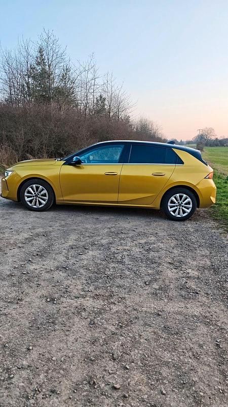 Gebraucht Opel Astra Elegance 110 PS (80 kW) 2023 Gold Limousine