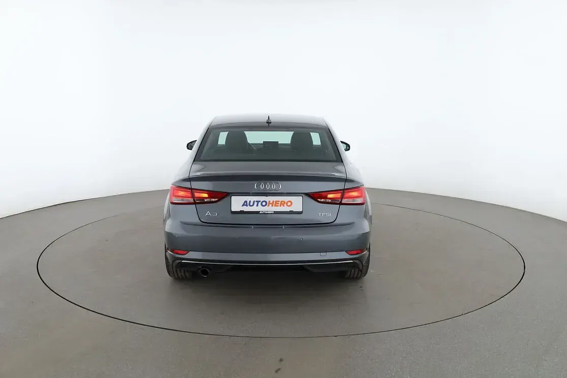 Używany Audi A3 Design 116 KM (85 kW) 2018 Szary Sedan/Limuzyna