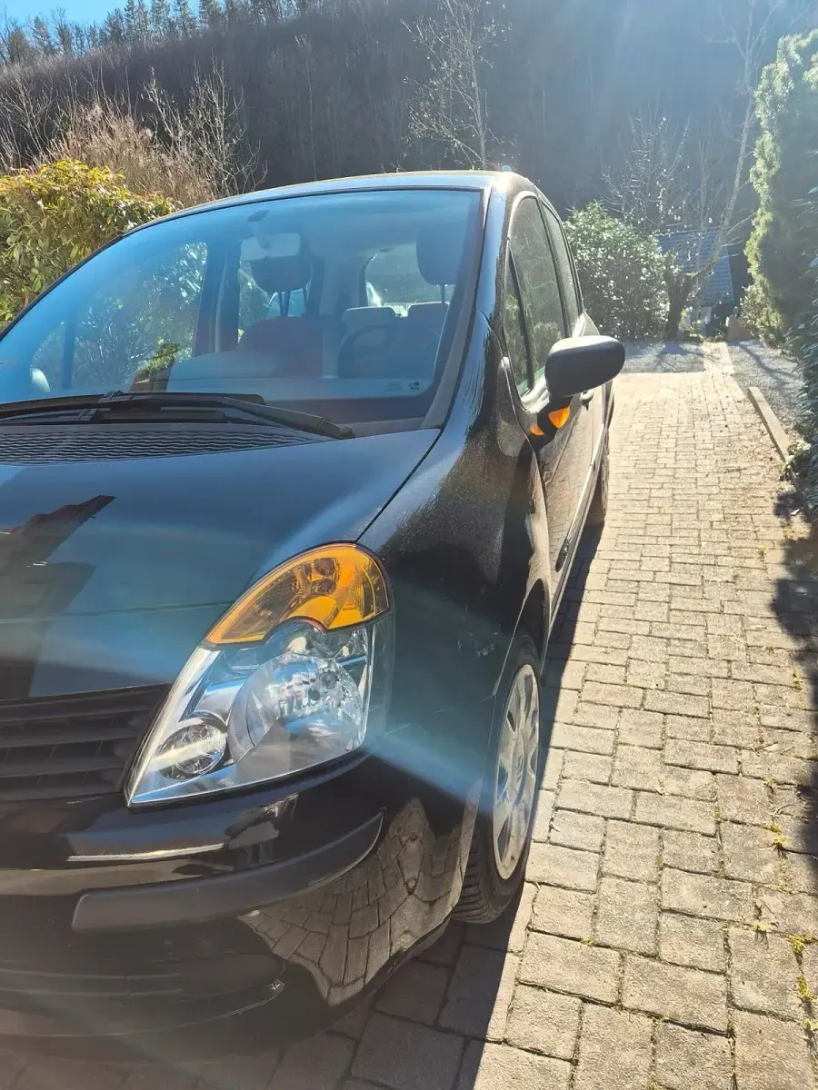 Używany Renault Modus 75 KM (55 kW) 2006 Czarny Minivan
