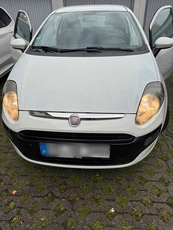 Weiß Gebraucht 2011 Fiat Punto Kleinwagen | 2.100 € (Fairer Preis) - Bild 1/4