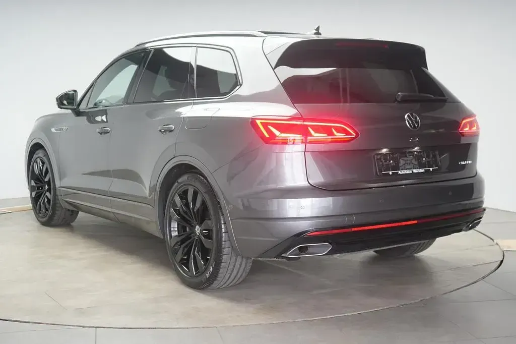Gebraucht VW Touareg R 462 PS (339 kW) 2023 Grau SUV