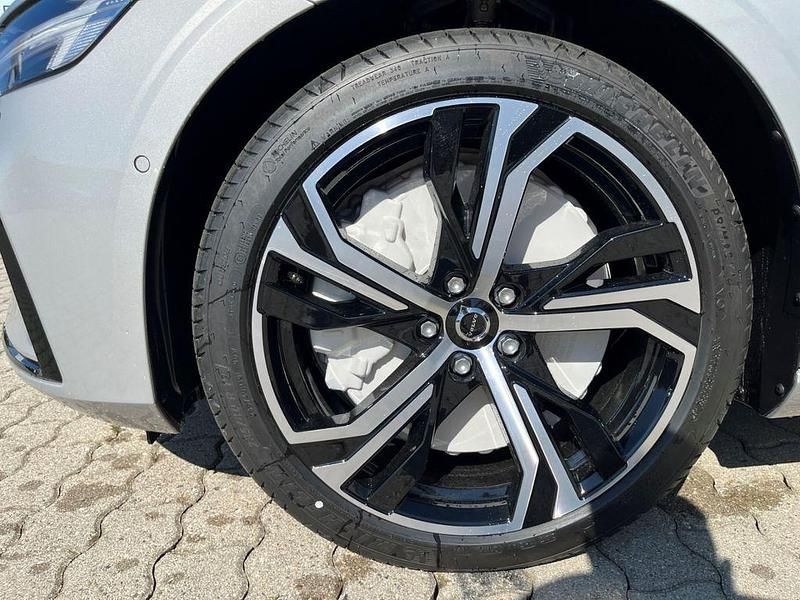 Gebraucht Volvo V60 Plus 398 PS (292 kW) 2025 Silber Kombi