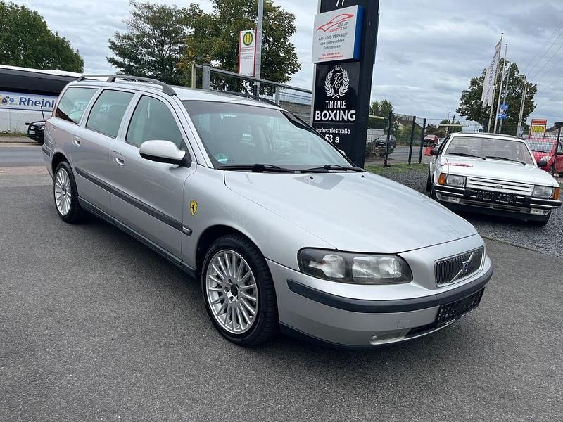 Silber Gebraucht 2001 Volvo V70 Kombi | 3.500 € - Bild 1/4