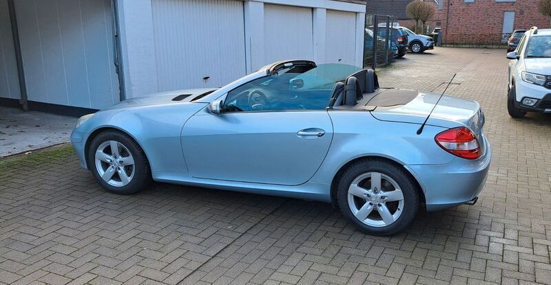 Silber Gebraucht 2005 Mercedes SLK280 Cabrio | 10.900 € (Fairer Preis) - Bild 1/4