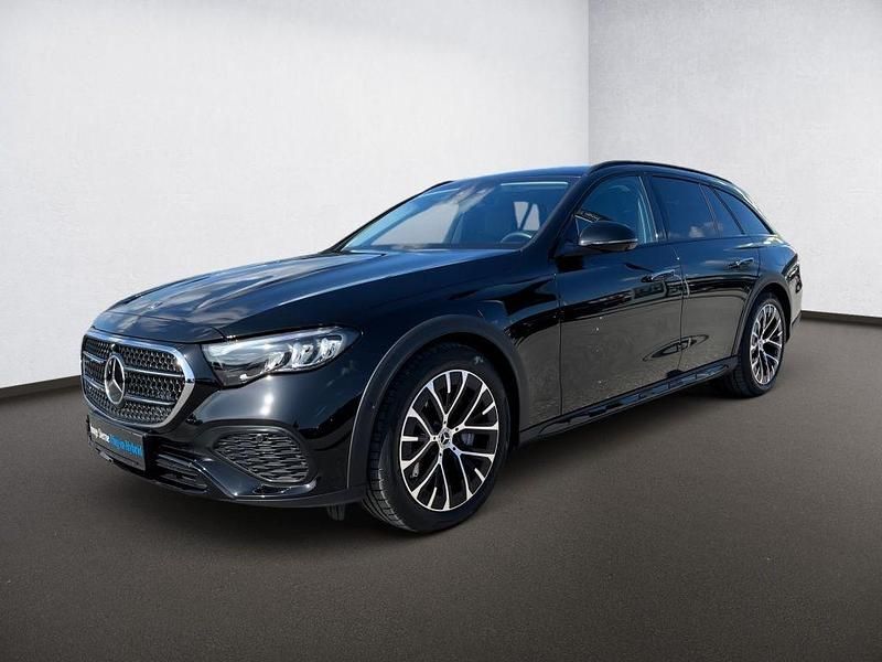 Gebraucht Mercedes E300 Night 313 PS (230 kW) 2025 Metalliclack obsidianschwarz Kombi