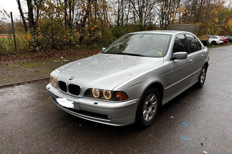 Silber Gebraucht 2000 BMW 520 Limousine | 2.799 € - Bild 1/4