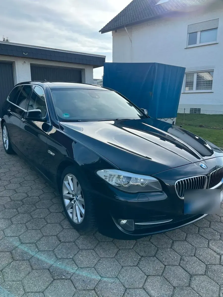 Gebraucht BMW 520 184 PS (135 kW) 2011 Schwarz Kombi