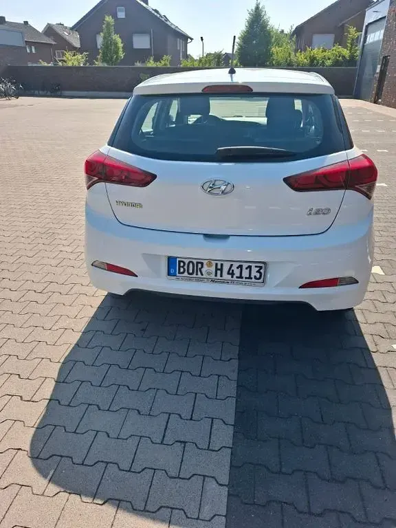 Gebraucht Hyundai i20 Active 75 PS (55 kW) 2016 Weiß Limousine