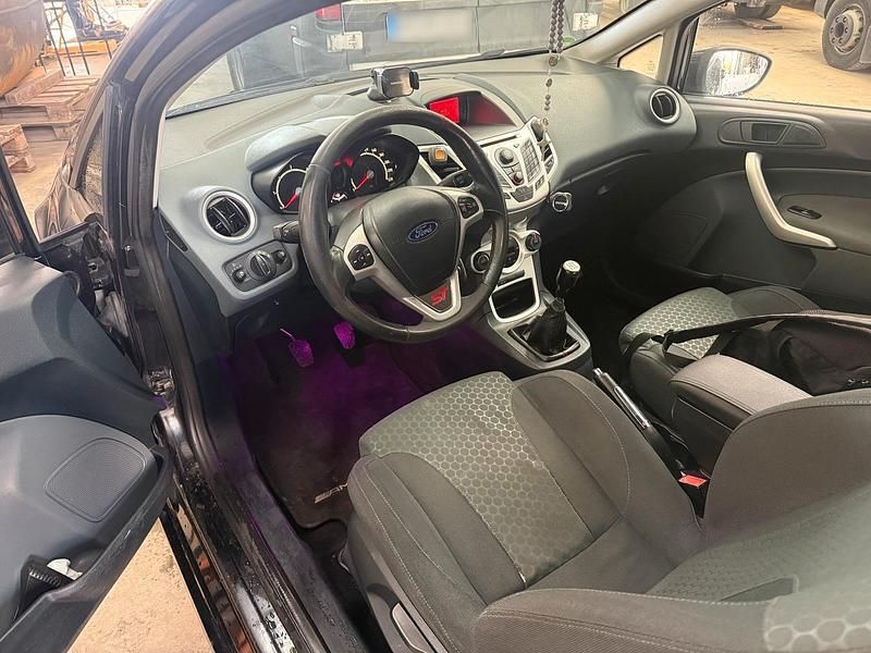Gebraucht Ford Fiesta 95 PS (69 kW) 2009 Schwarz Kleinwagen