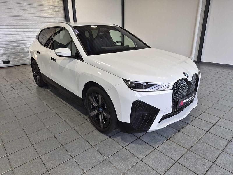 Weiß Gebraucht 2024 BMW iX SUV | 46.990 € (Superpreis) - Bild 1/4