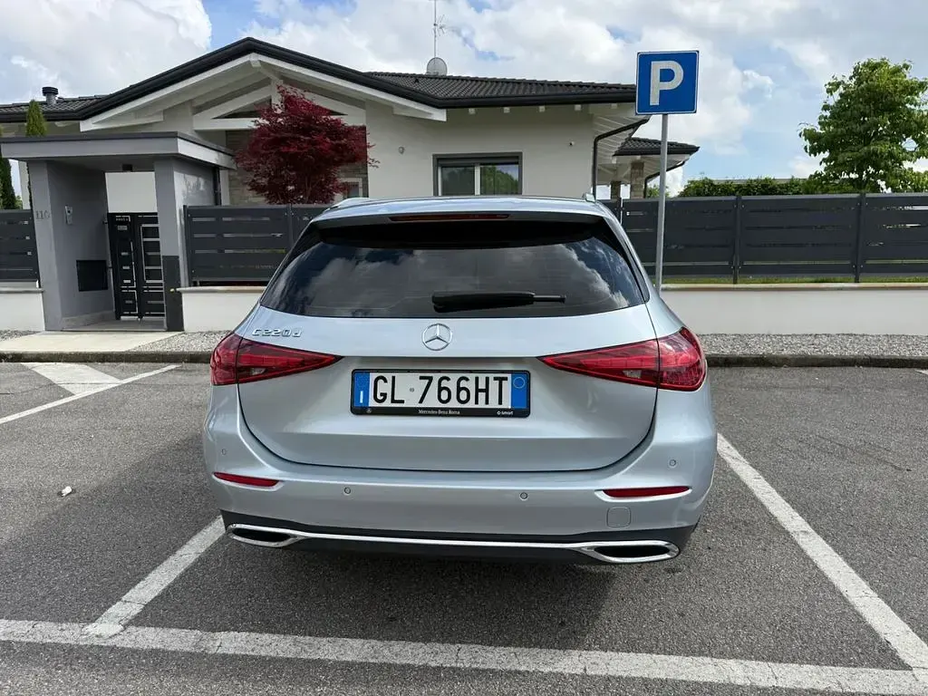 Second-hand Mercedes C220 200 CP (147 kW) 2022 Argintiu Berlinǎ