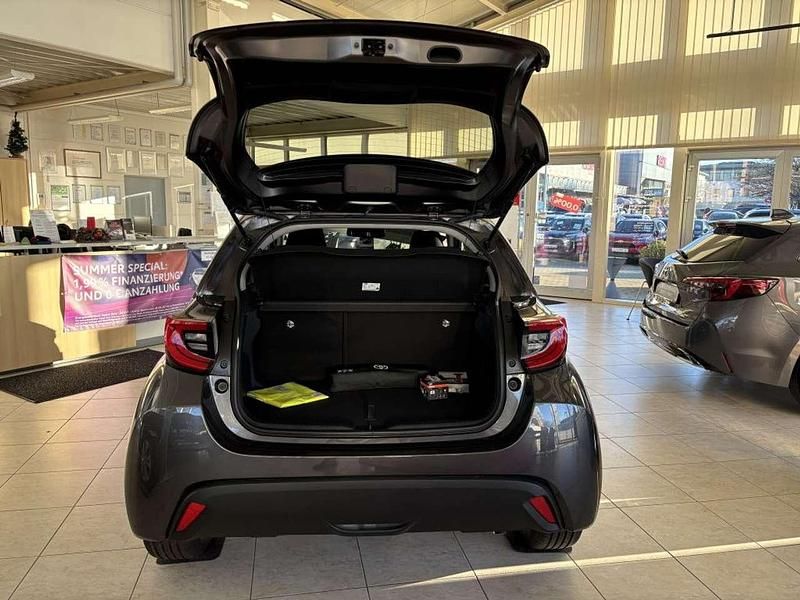 Neu Toyota Yaris Hybrid Comfort 116 PS (85 kW) 2025 Marlingrau metallic Kleinwagen
