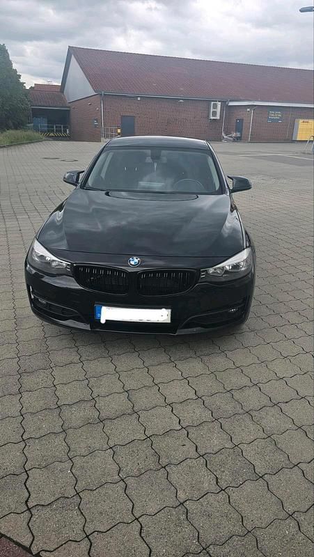 Schwarz Gebraucht 2014 BMW 318 Gran Turismo Limousine | 6.900 € (Guter Preis) - Bild 1/4