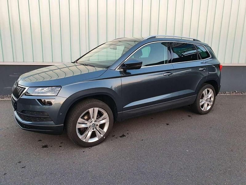 Seda quartz/quartz grey Gebraucht 2019 Skoda Karoq Style SUV | 22.990 € (Fairer Preis) - Bild 1/4