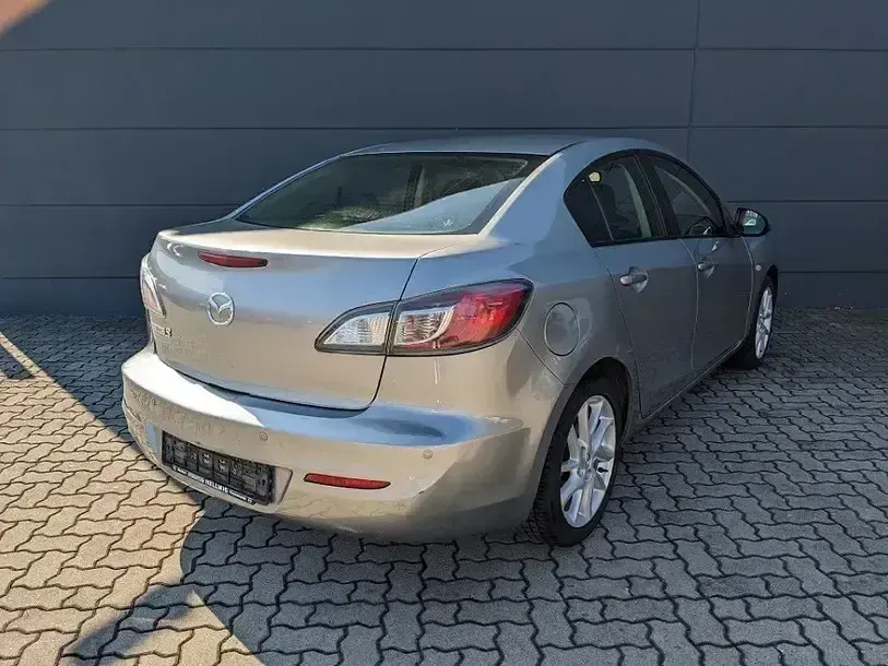 Gebraucht Mazda 3 Edition 105 PS (77 kW) 2012 Plutossilber metallic (metallic) Limousine