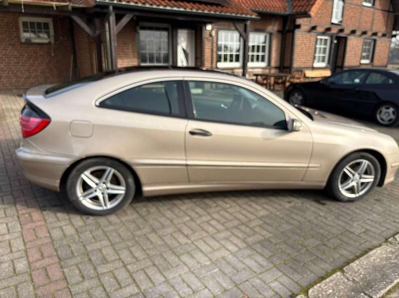Gebraucht Mercedes C200 163 PS (119 kW) 2002 Gold Coupé