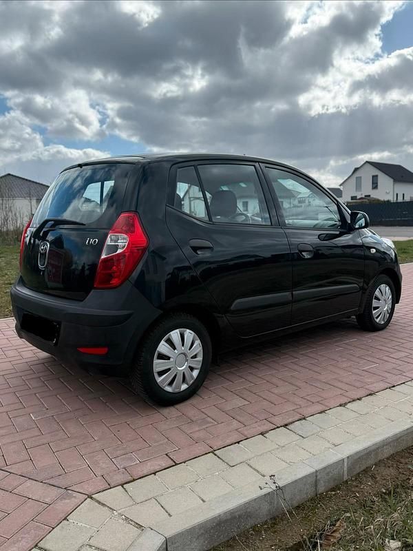 Gebraucht Hyundai i10 69 PS (50 kW) 2012 Schwarz Kleinwagen