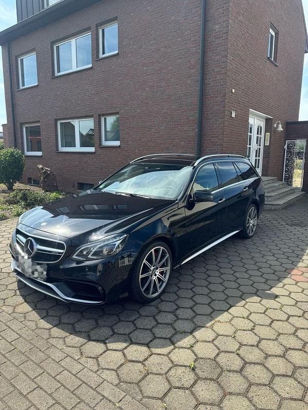 Schwarz Gebraucht 2015 Mercedes E63 AMG AMG Kombi | 22.900 € (Superpreis) - Bild 1/4