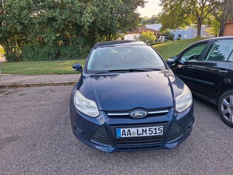 Blau Gebraucht 2011 Ford Focus Trend Limousine | 2.300 € (Fairer Preis) - Bild 1/3