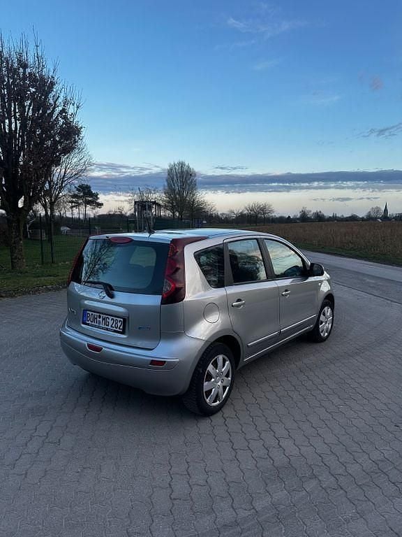 Gebraucht Nissan Note Acenta 88 PS (64 kW) 2010 Silber Kleinwagen