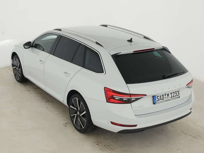 Gebraucht Skoda Superb Style 150 PS (110 kW) 2023 Moonweiß perleffekt Kombi