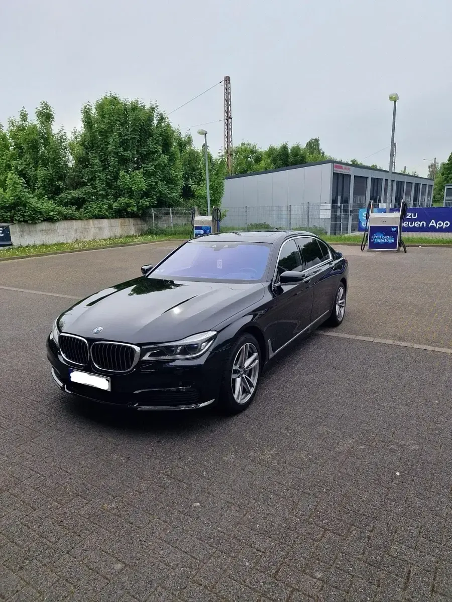 Gebraucht BMW 750L Luxury Line 450 PS (330 kW) 2016 Schwarz Limousine