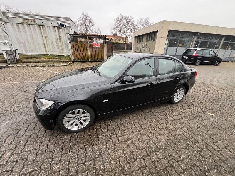 Second-hand BMW 318 129 CP (94 kW) 2006 Negru Berlinǎ