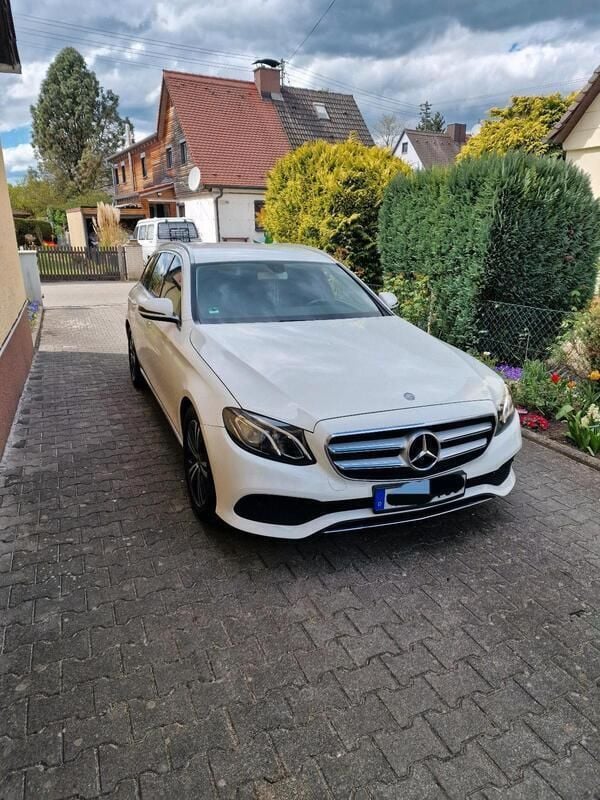 Weiß Gebraucht 2017 Mercedes E200 Kombi | 16.850 € (Guter Preis) - Bild 1/4