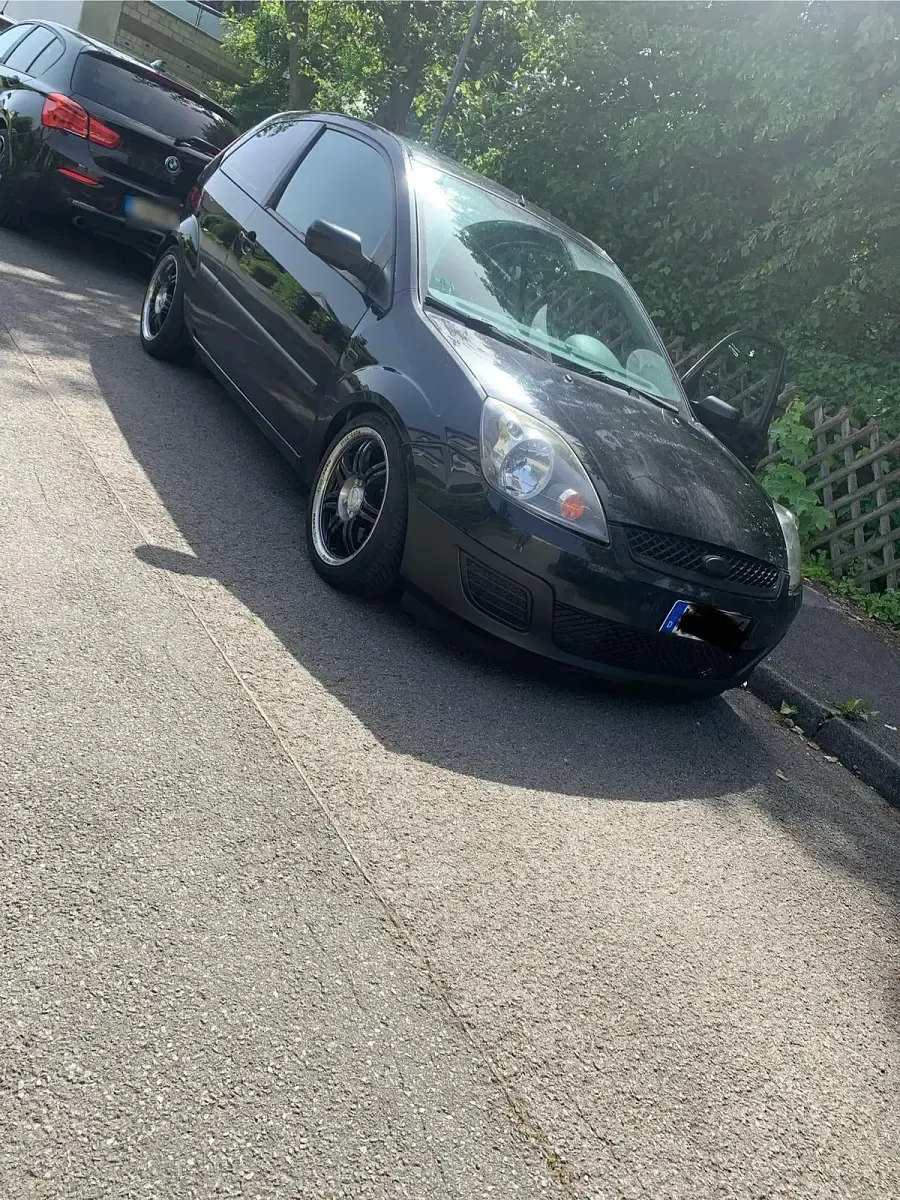 Gebraucht Ford Fiesta 80 PS (58 kW) 2005 Schwarz Kleinwagen