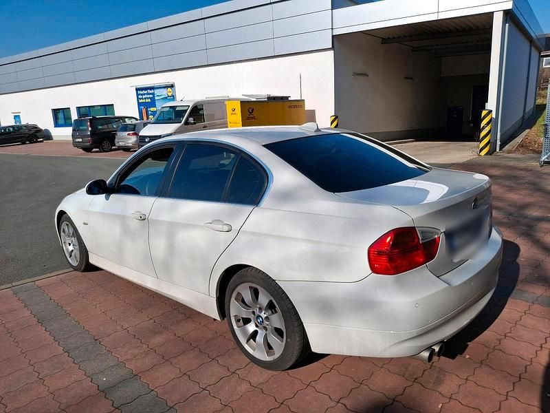Gebraucht BMW 325 197 PS (144 kW) 2008 Weiß Limousine