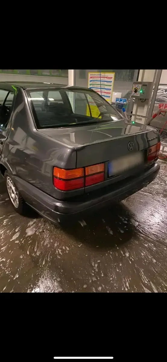 Gebraucht VW Vento 75 PS (55 kW) 1993 Grau Limousine