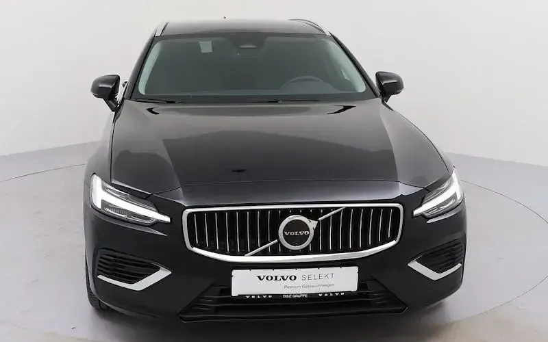 Gebraucht Volvo V60 Core 350 PS (257 kW) 2025 Schwarz Kombi