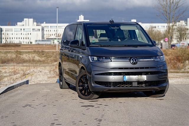Gebraucht VW Multivan Edition 136 PS (100 kW) 2023 Grau Van / Kleinbus