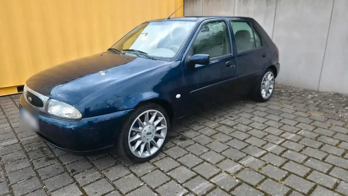 Używany Ford Fiesta 75 KM (55 kW) 1998 Niebieski Hatchback