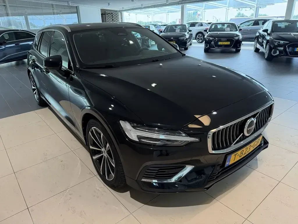 Gebraucht Volvo V60 253 PS (186 kW) 2023 Schwarz Kombi